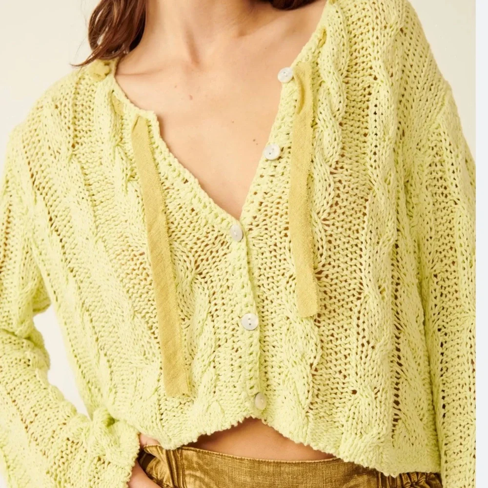 FREE PEOPLE ROBYN SHORT CABLE KNIT CARDIGAN LARGE AND XL LIME CREAM - Picture 2 of 5